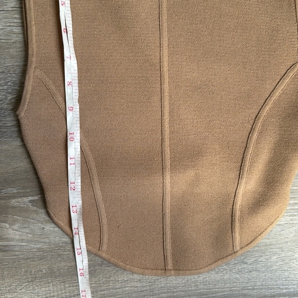 NEW Aritzia Babaton GALLERY SCULPT KNIT TANK TOP XS - Picture 5 of 6